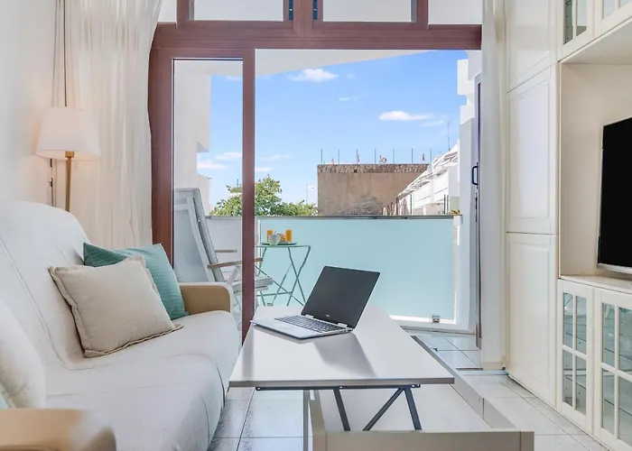 Chic, Cosy & Quiet Apartment Near The Beach